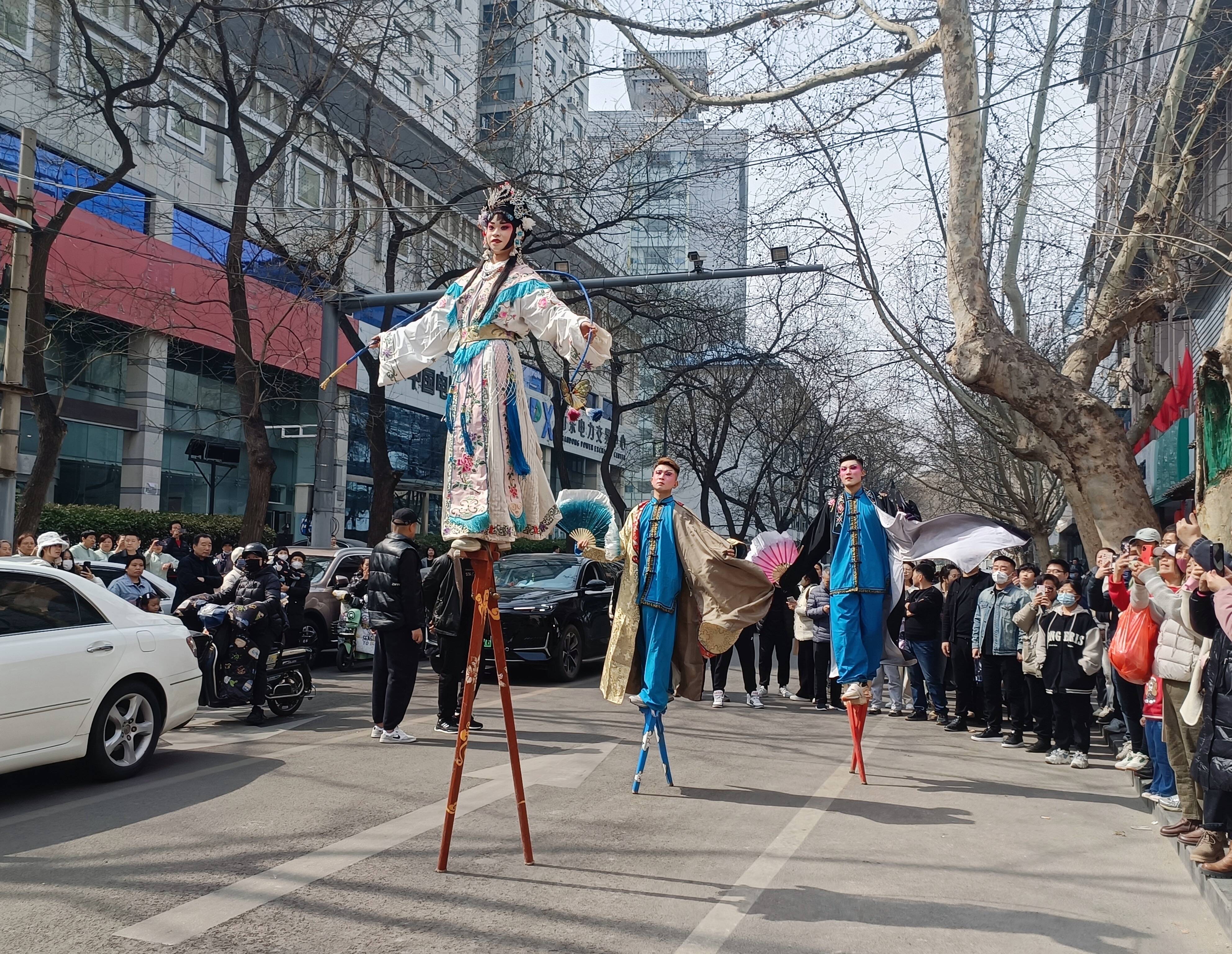踩高跷安卓版户外游戏踩高跷-第1张图片-太平洋在线下载
